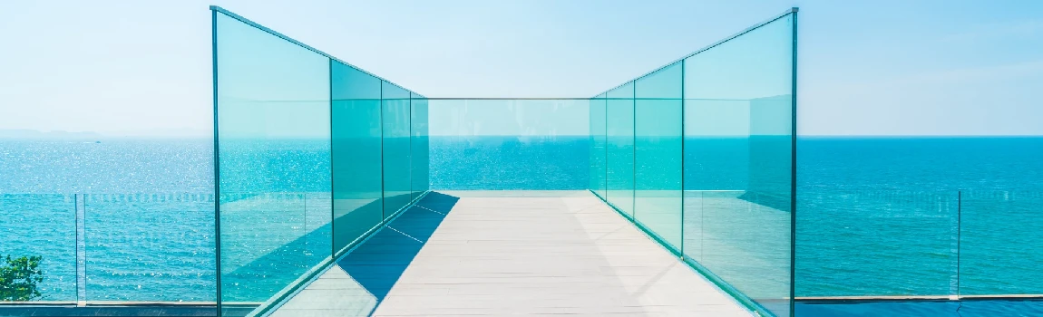 Customized Glass Pool Fence Repair Services in Oak Ridge, FL